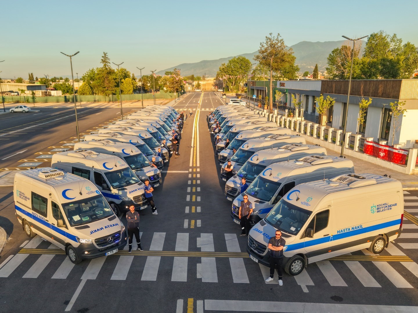 90 personel ve 28 ambulansla 7 gün 24 saat hasta nakil hizmeti