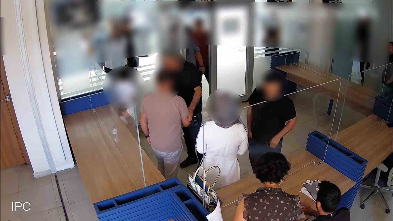 Antalya’da sahte kimlikle gayrimenkul dolandırıcılığı yapan 3 kişi tutuklandı