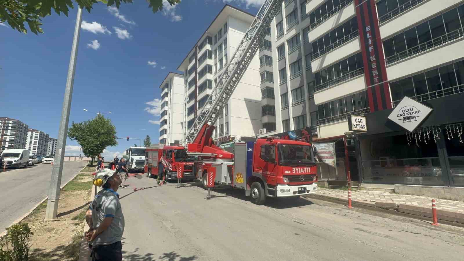 Elazığ’da 7 katlı binada baca yangını