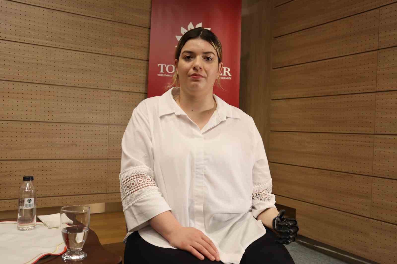 6 Şubat depreminde kolunu kaybeden anne biyonik koluna kavuştu: "En büyük hayalim kızımın saçlarını tarayabilmek"