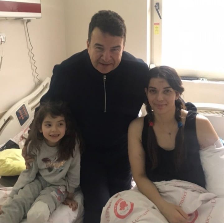 6 Şubat depreminde kolunu kaybeden anne biyonik koluna kavuştu: "En büyük hayalim kızımın saçlarını tarayabilmek"
