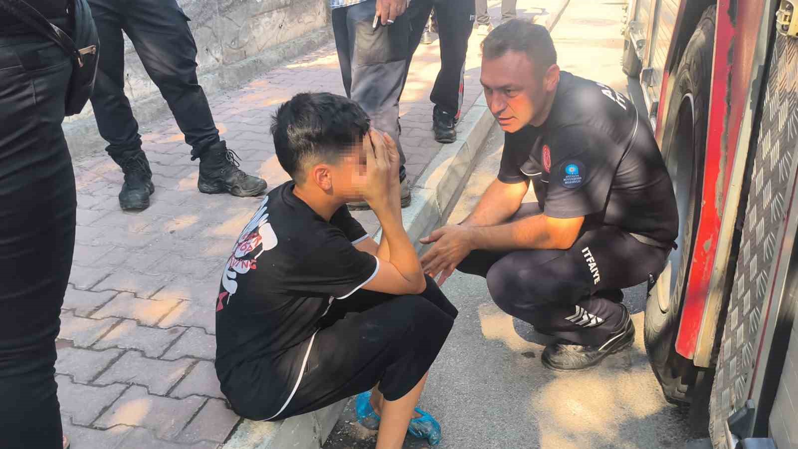 Antalya’da 13 yaşındaki çocuk çakmakla oynarken evi yaktı