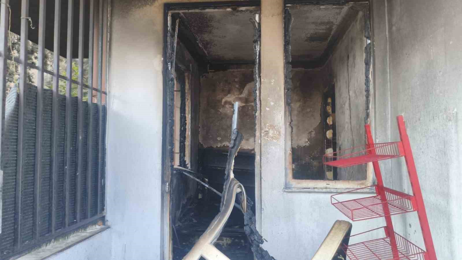 Antalya’da 13 yaşındaki çocuk çakmakla oynarken evi yaktı