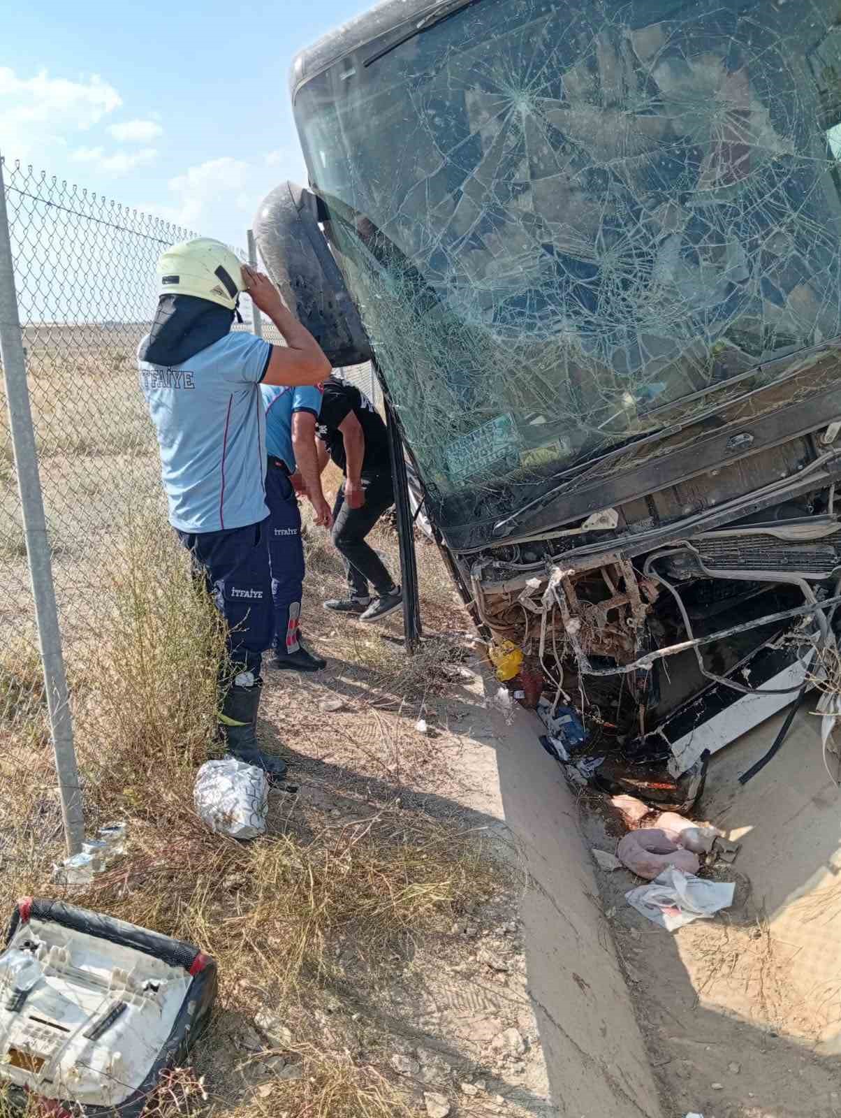 Aksaray’da yolcu otobüsü şarampole devrildi: 44 yaralı