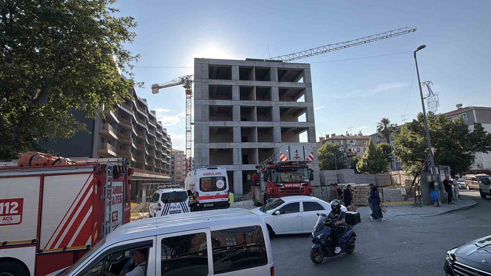Küçükçekmece’de 3 aydır maaş alamayan işçiler inşaatın tepesine çıktılar