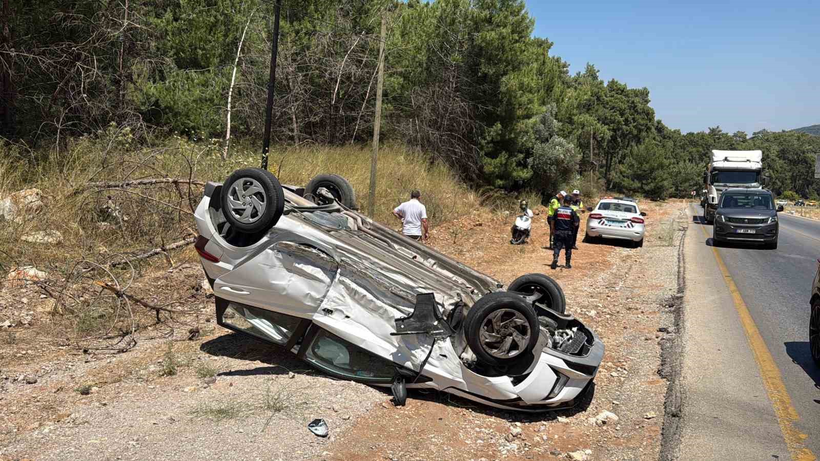 Bodrum’da 2 kişinin yaralandığı kaza anı kamerada