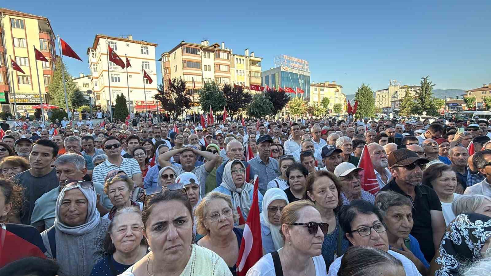 Özgür Özel’den ’dini değerleri aşağılayan’ Deniz Göktaş’a destek