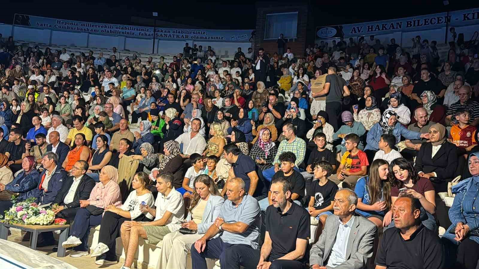 Kilis’te Millet Bahçesi’nde açık hava konserine yoğun ilgi