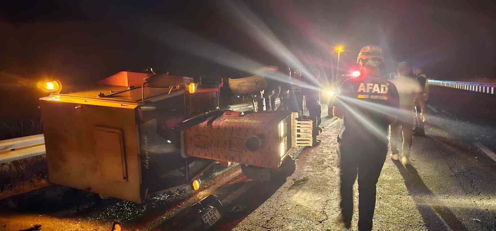 Elazığ’da minibüs ile traktör çarpıştı: 1 yaralı