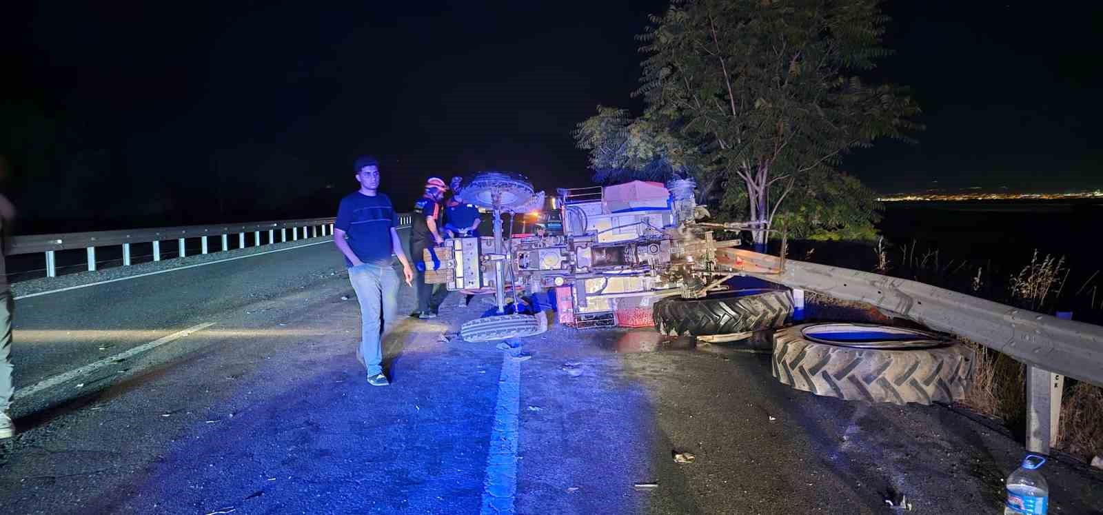 Elazığ’da minibüs ile traktör çarpıştı: 1 yaralı