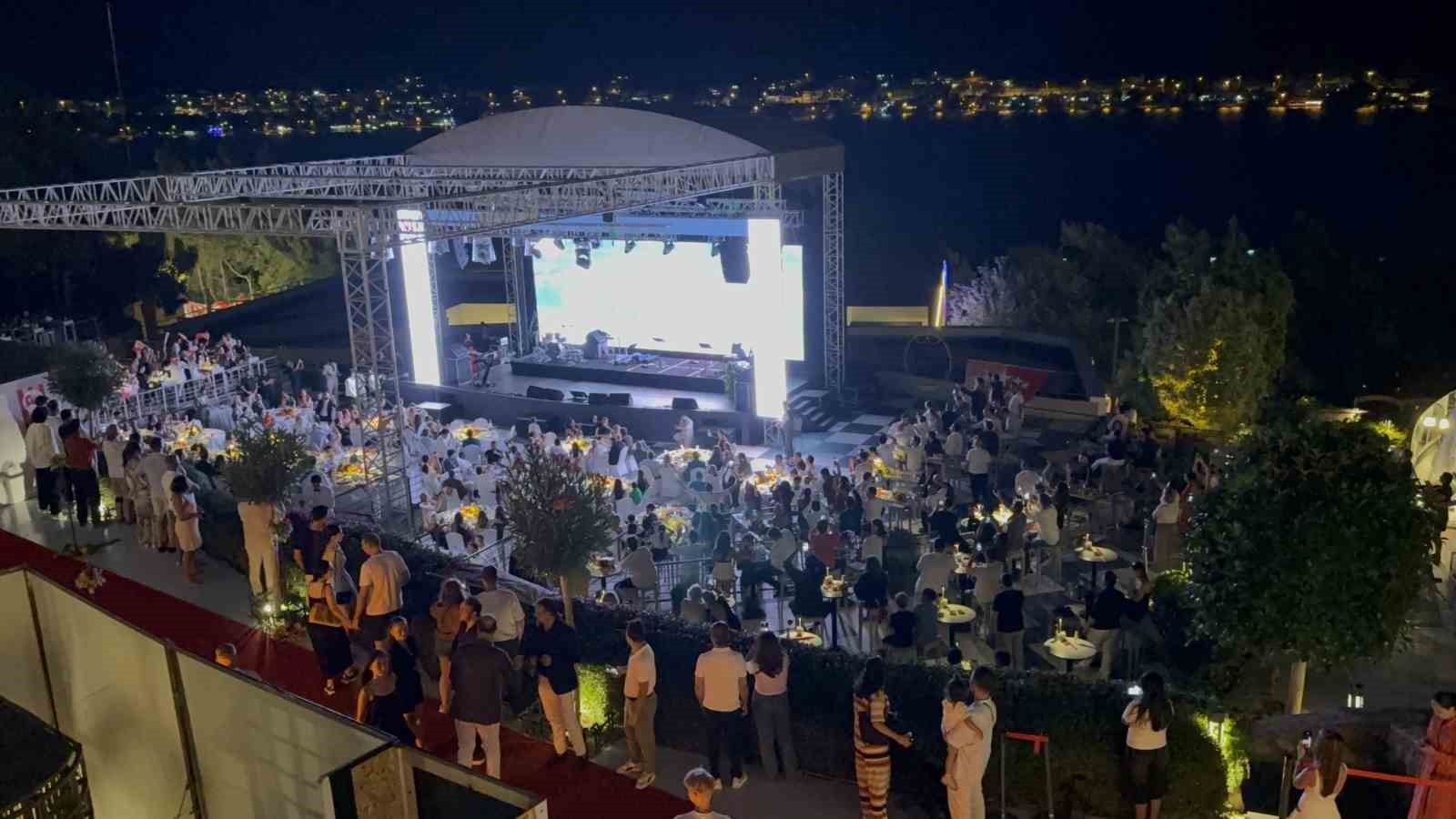 Dursun Özbek: "Şampiyonlar Ligi’nde istediğimiz neticeleri almak üzere bir takım hazırlığı yapıyoruz"