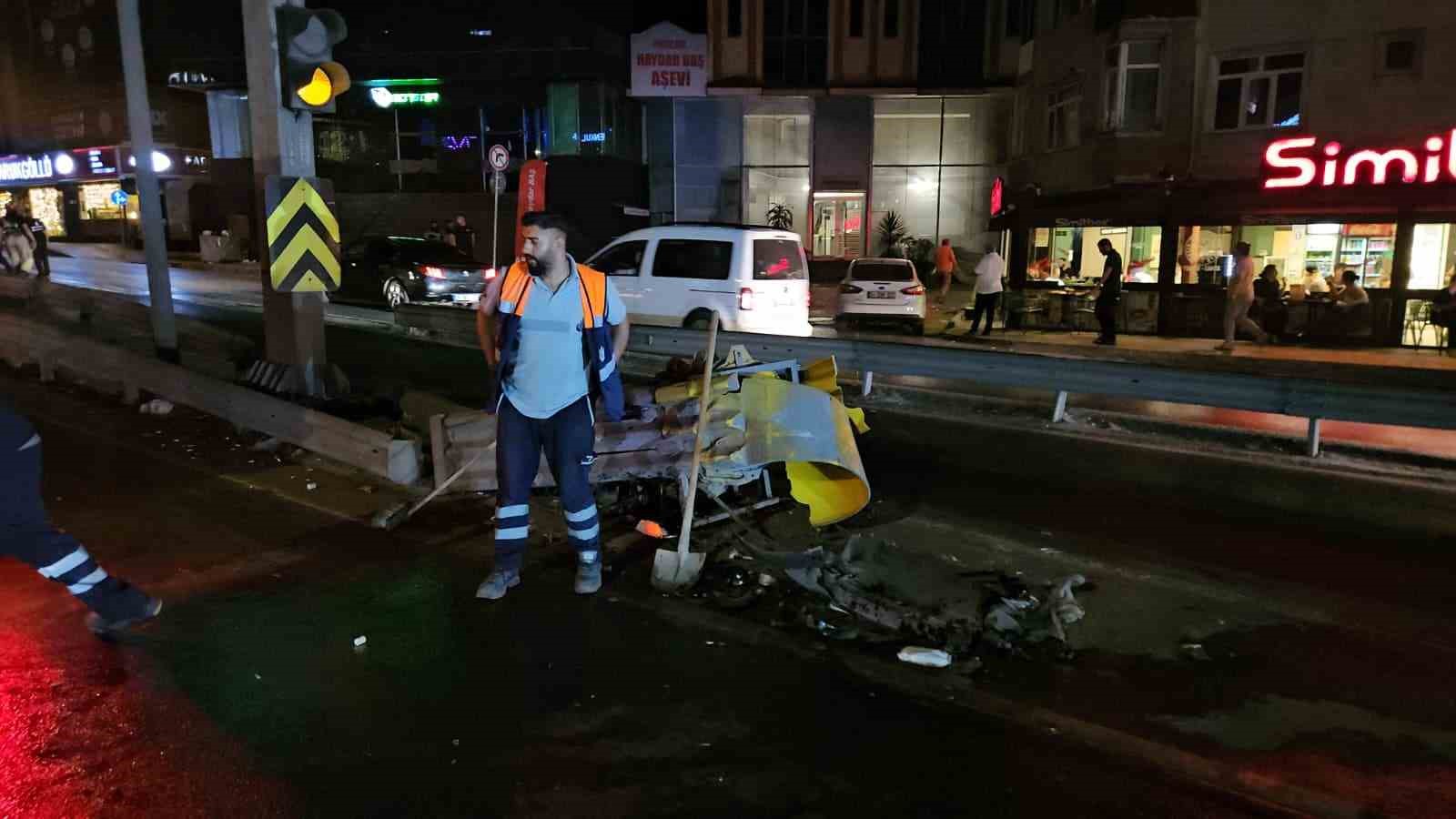 Küçükçekmece’de makas atan sürücü kazaya sebep oldu: 2 yaralı