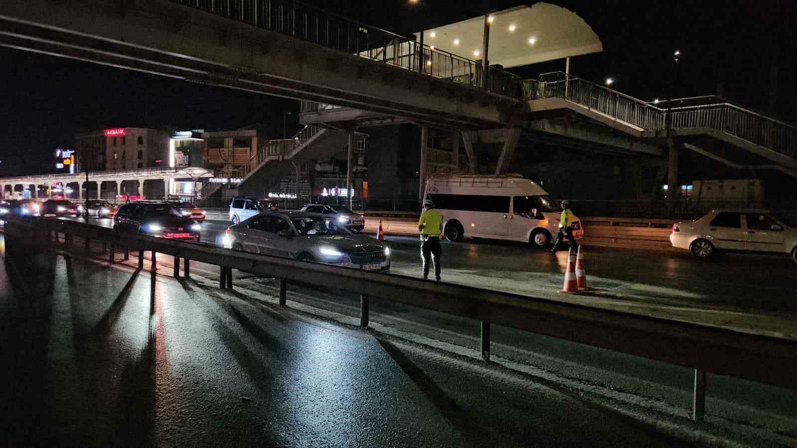 Küçükçekmece’de makas atan sürücü kazaya sebep oldu: 2 yaralı