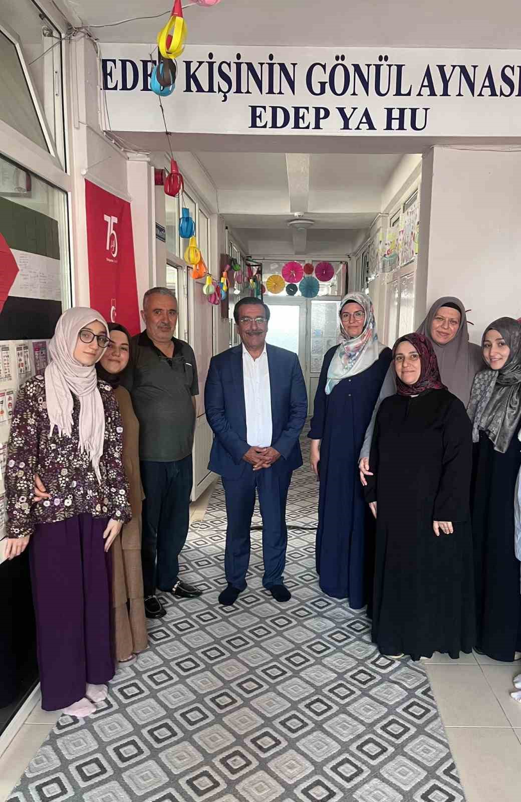 Burhaniye’de geleneksel aşure hayrı ilgi gördü