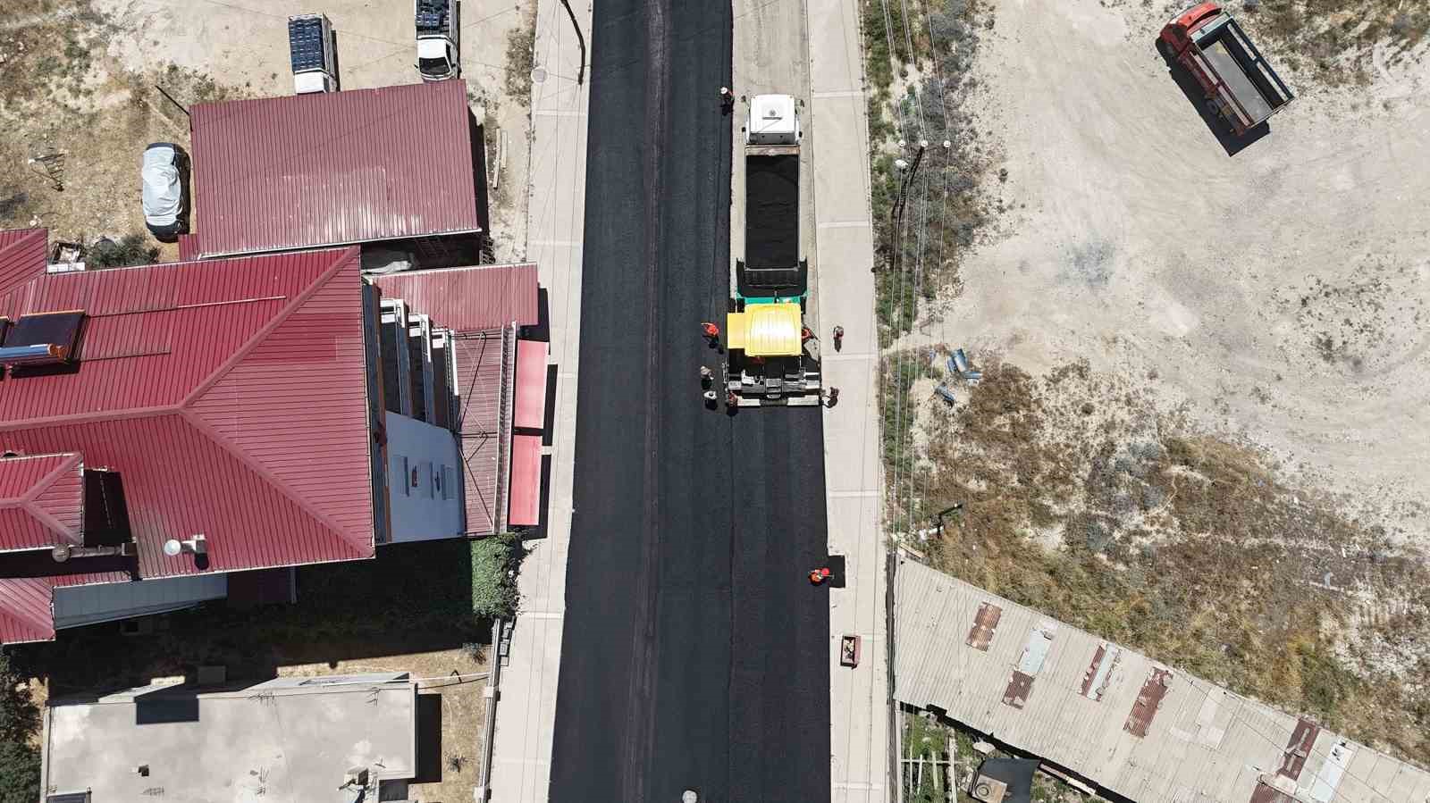 Mut’ta yağışın bozduğu yollar yenilendi