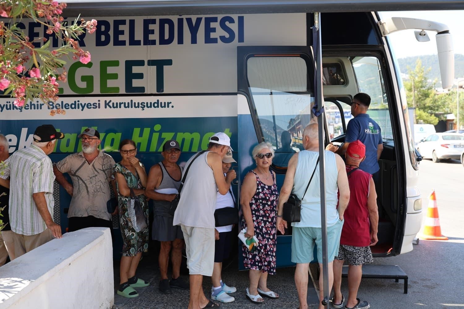 Mobil Halk Ege Et Akbük’te vatandaşlardan yoğun ilgi gördü