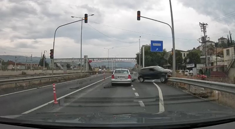 D-650’de yürekleri ağza getiren kaza kamerada
