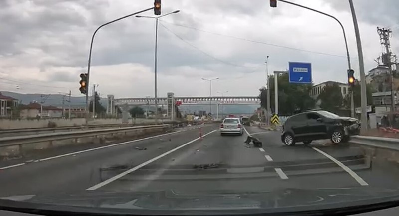 D-650’de yürekleri ağza getiren kaza kamerada