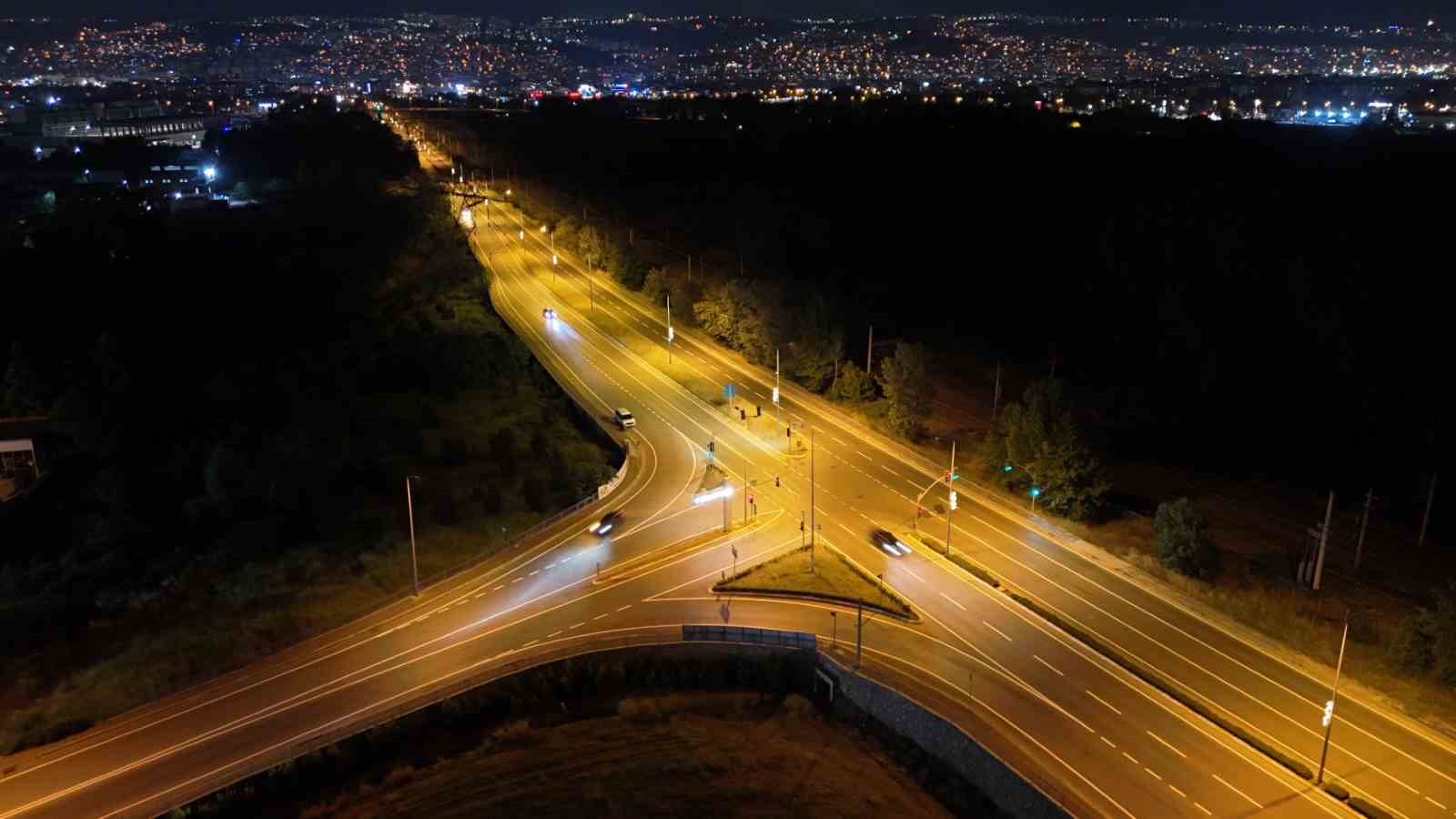 Reflektif yol çizgileriyle sürüş güvenliği artırıldı