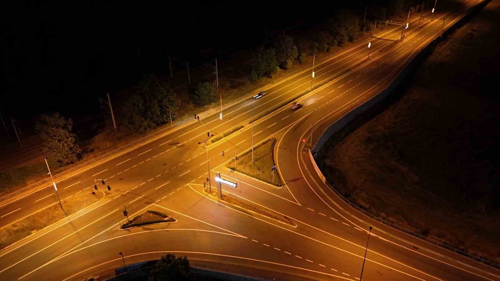 Reflektif yol çizgileriyle sürüş güvenliği artırıldı