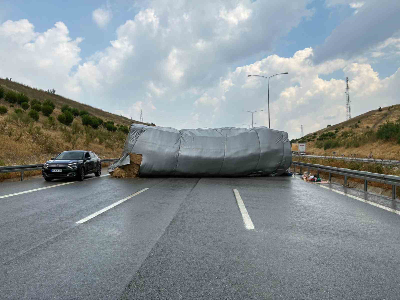 Susurluk’ta otoyolda cip ile kamyon çarpıştı: 1 yaralı