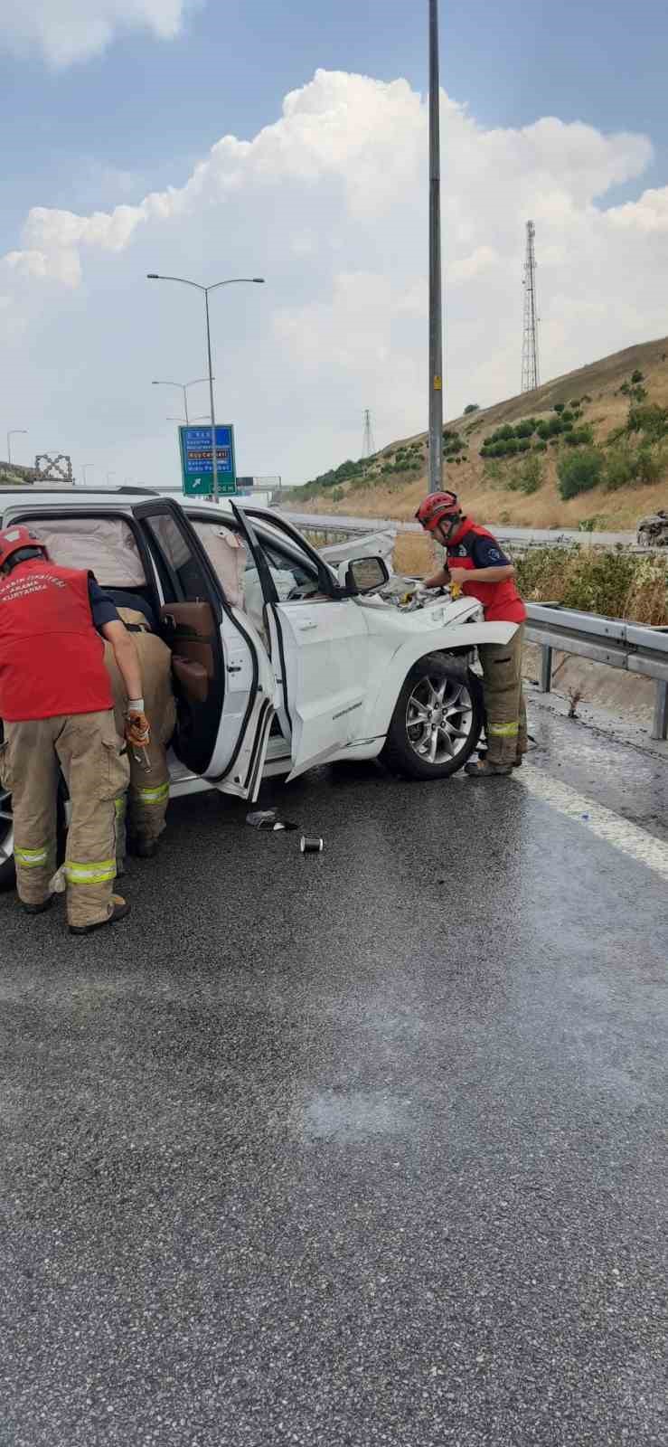 Susurluk’ta otoyolda cip ile kamyon çarpıştı: 1 yaralı
