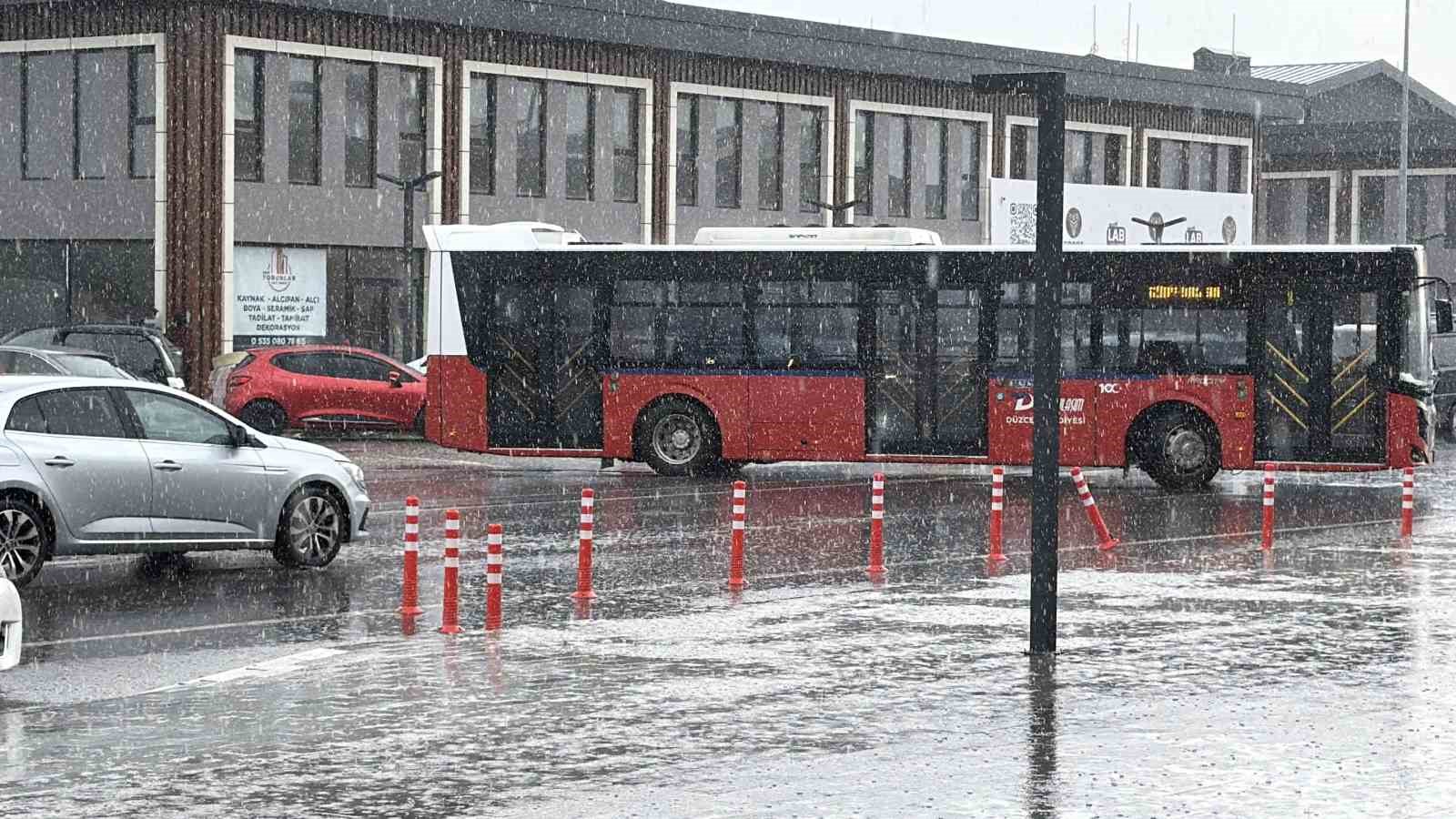 Düzce’de sağanak yağış etkili oldu