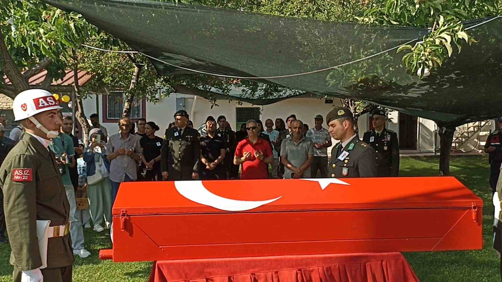 Kalp krizi sonucu hayatını kaybeden emekli asker, son yolculuğuna uğurlandı