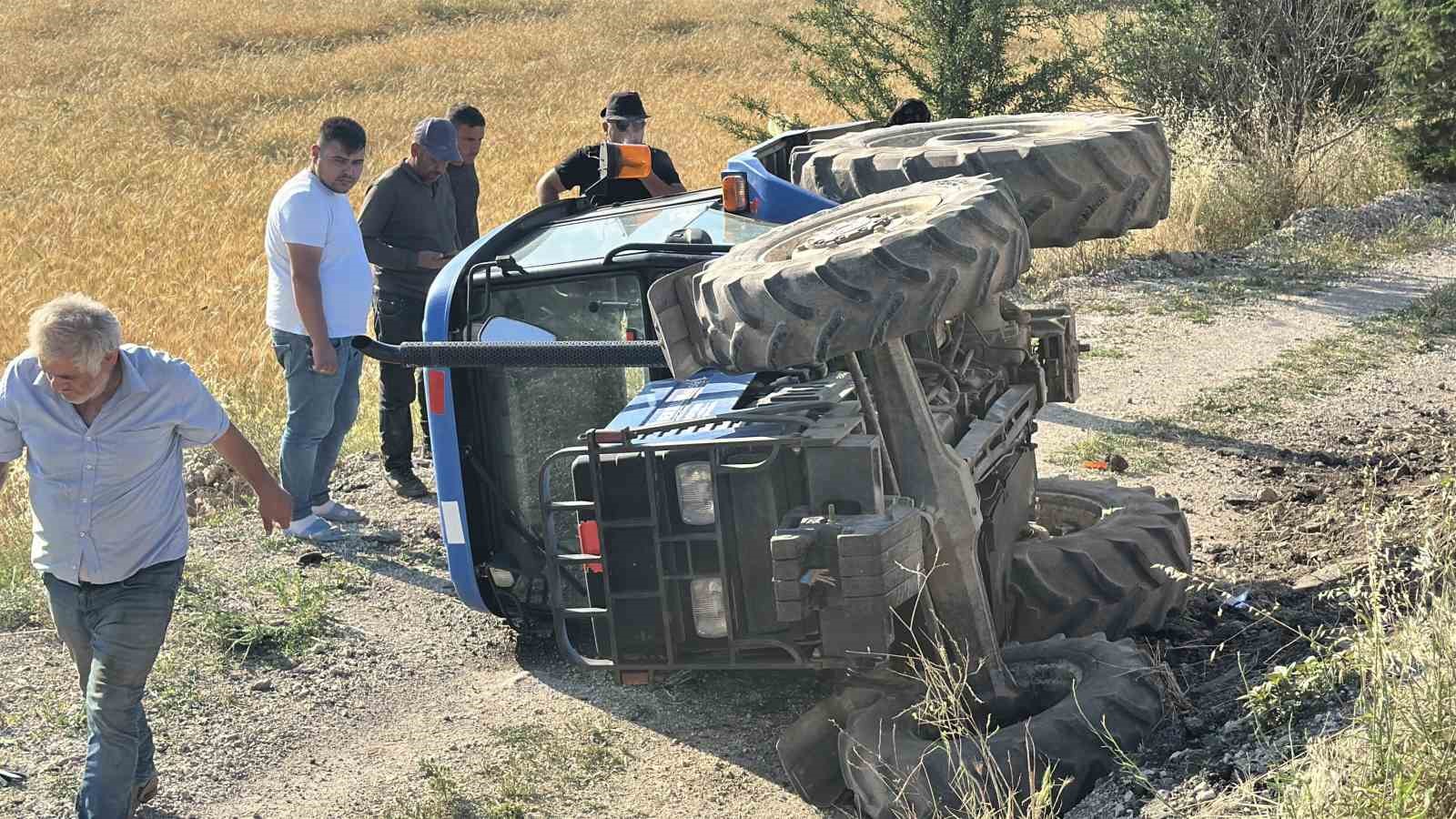 Kontrolden çıkan traktör şarampole devrildi: 1 yaralı