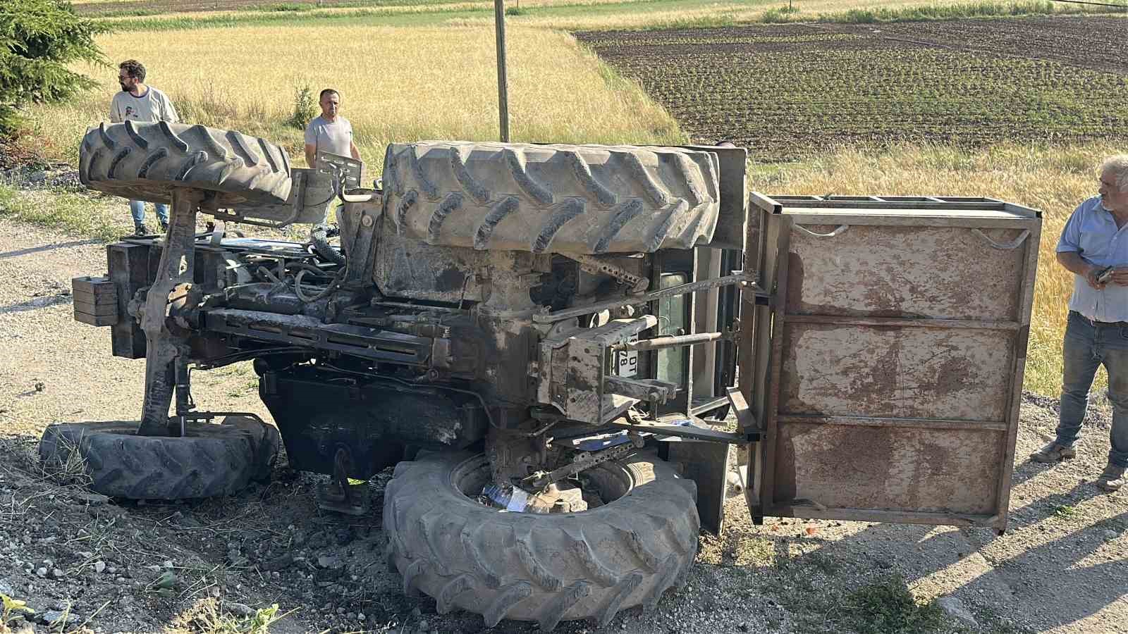 Kontrolden çıkan traktör şarampole devrildi: 1 yaralı
