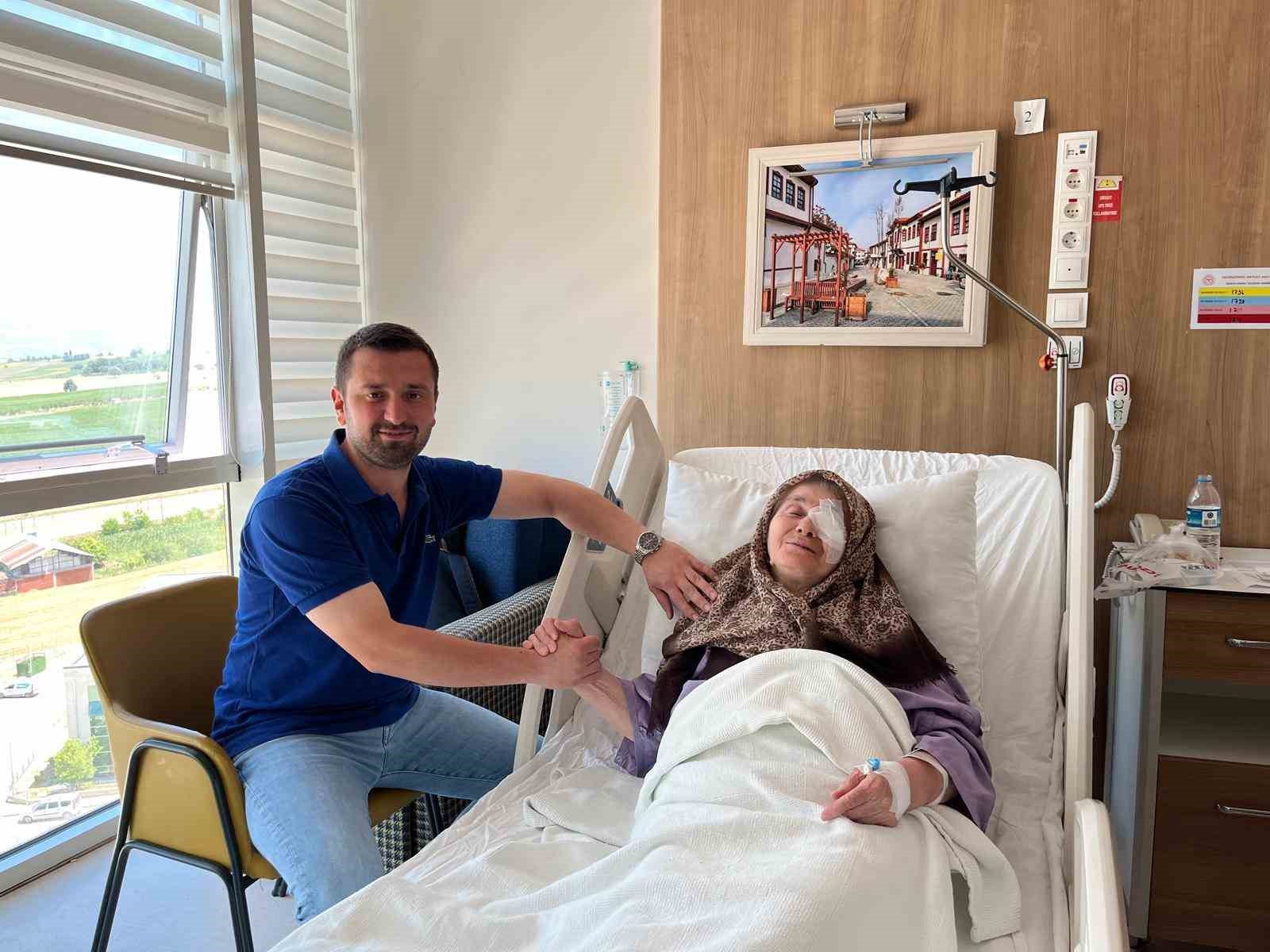 Gözlerine ışığı bu kez doktor torunu verdi