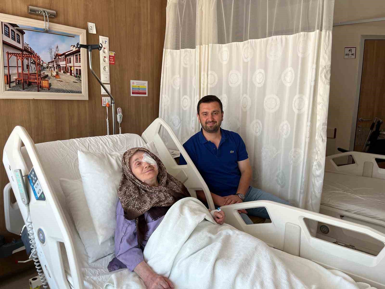 Gözlerine ışığı bu kez doktor torunu verdi