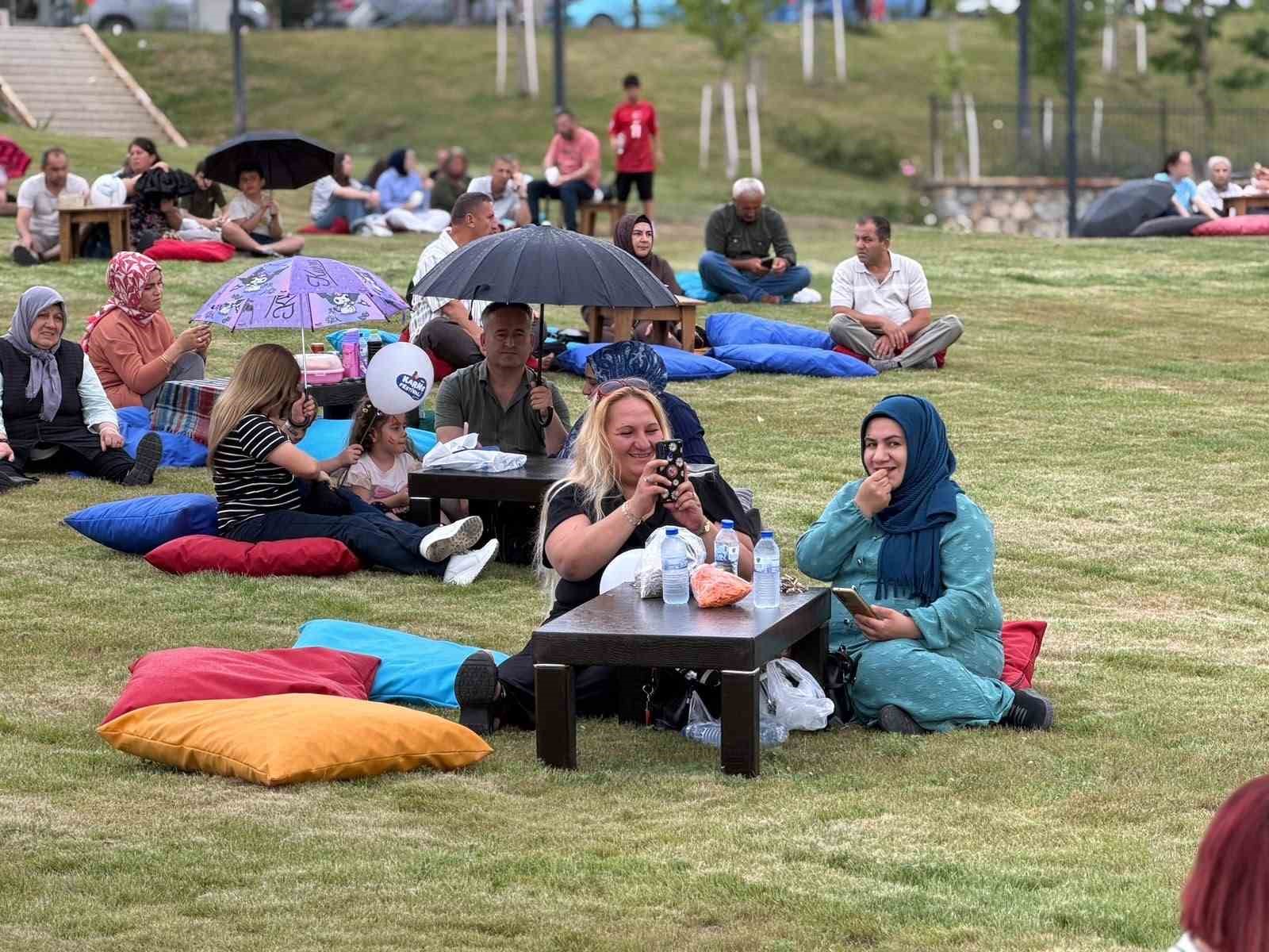 Karabük’te çocuklar karne festivalinde doyasıya eğlendi