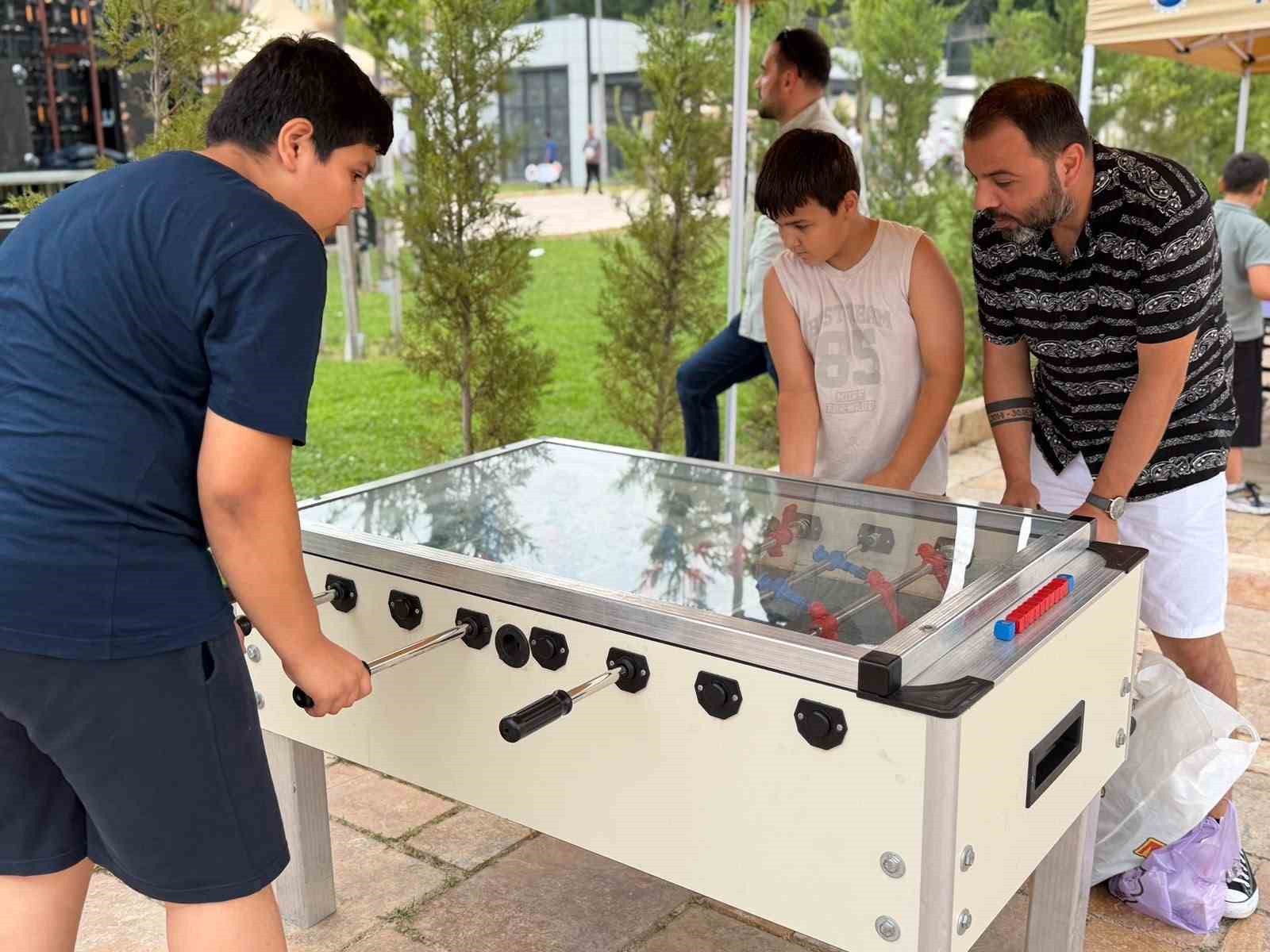 Karabük’te çocuklar karne festivalinde doyasıya eğlendi