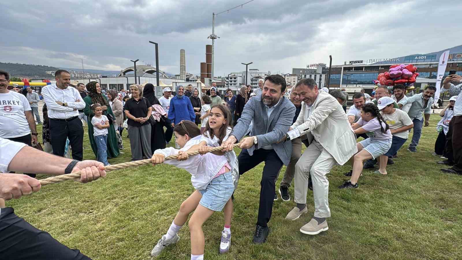Karabük’te çocuklar karne festivalinde doyasıya eğlendi