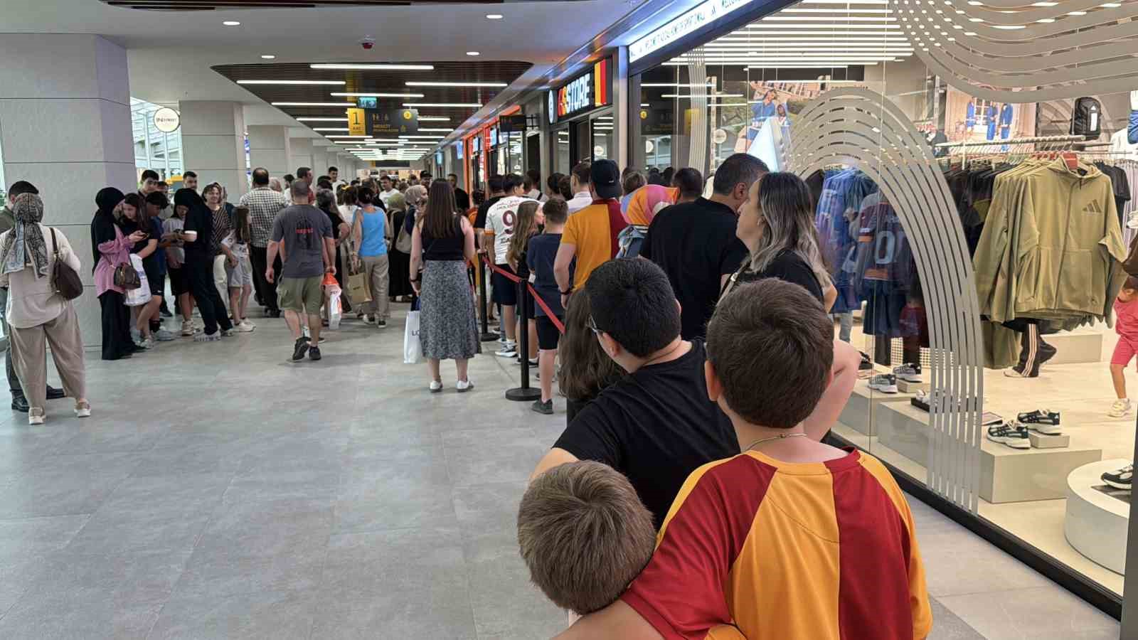 Galatasaray’ın şampiyonluk kupasına Düzce’de yoğun ilgi