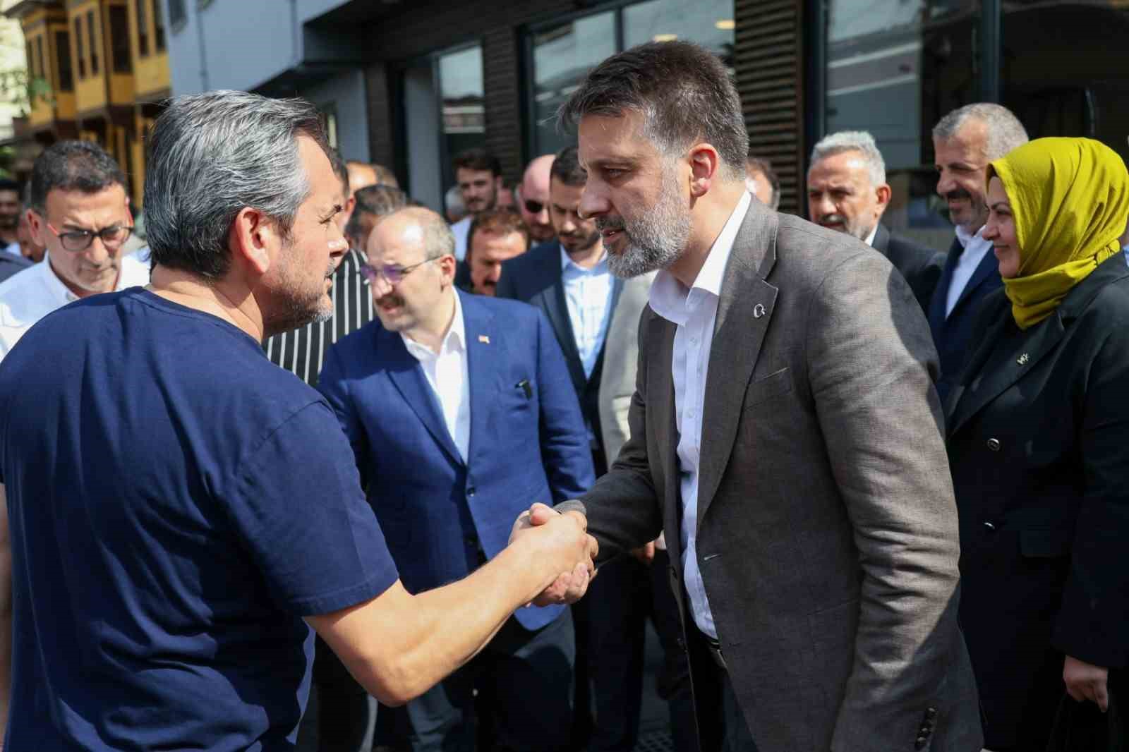 Kayhan Çarşısı’nda yaralar sarılıyor