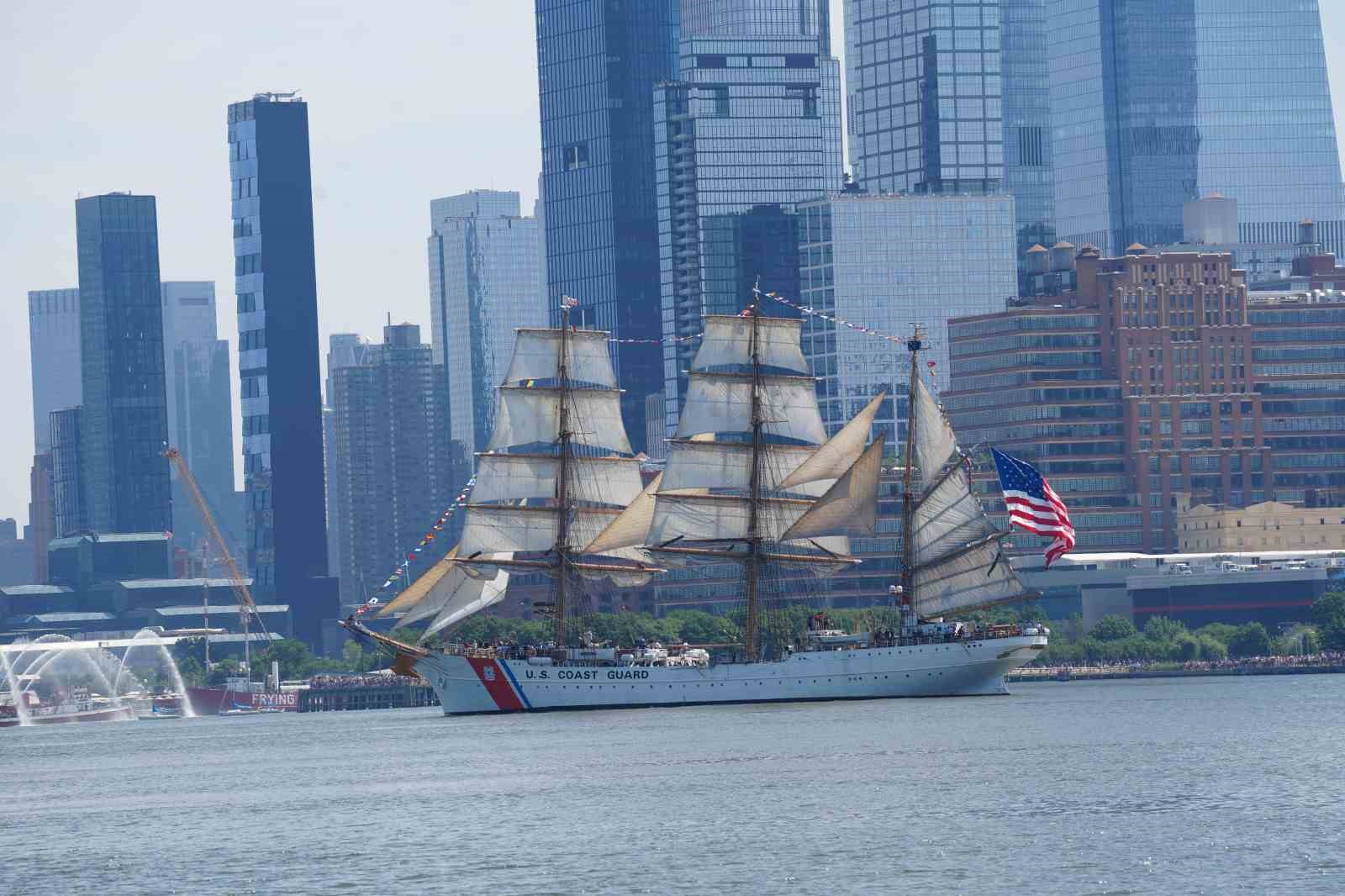ABD’nin bağımsızlığının 250. yılı New York’ta hava ve deniz törenleriyle kutlandı