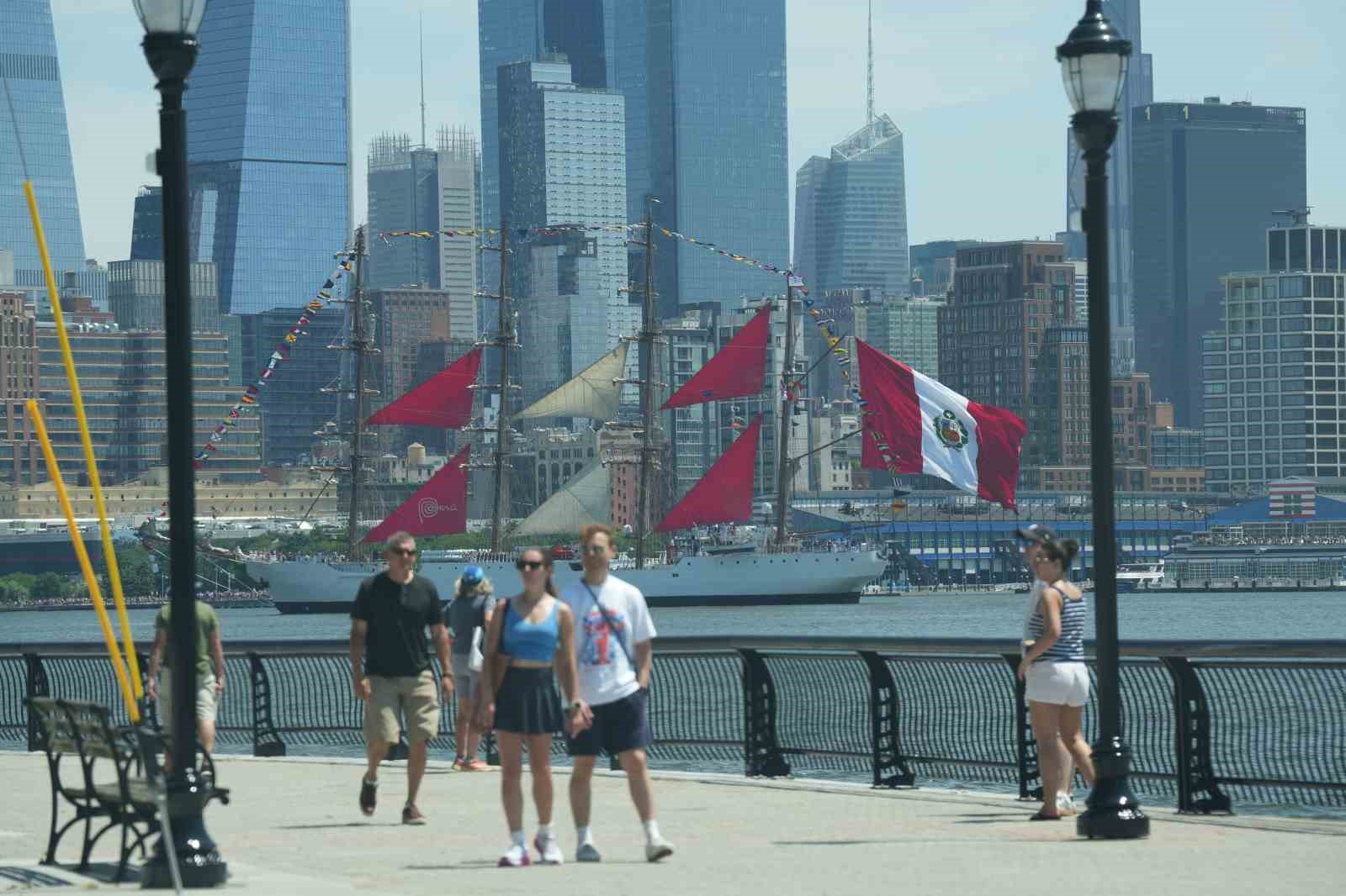 ABD’nin bağımsızlığının 250. yılı New York’ta hava ve deniz törenleriyle kutlandı