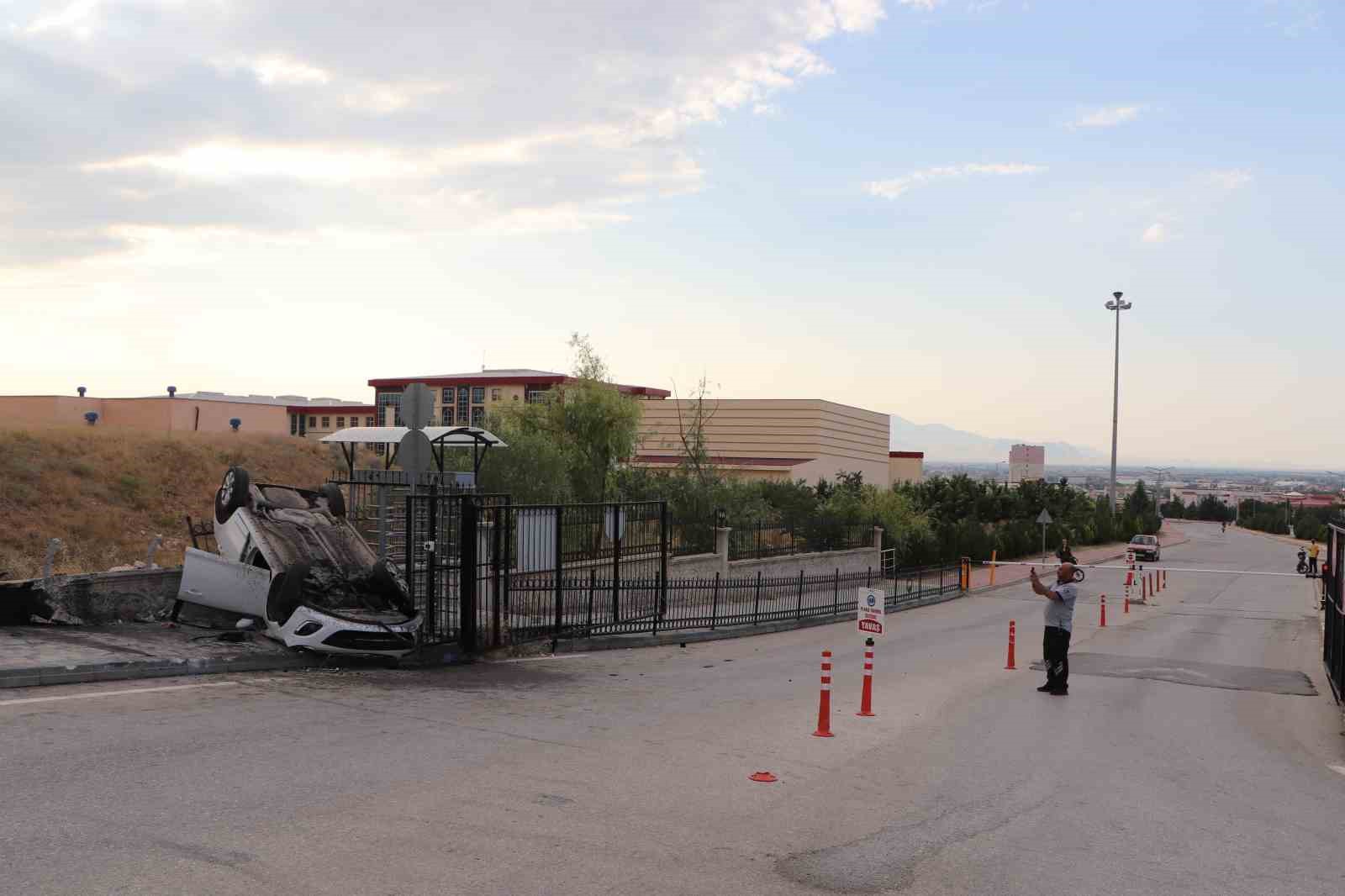 Karaman’da takla atan otomobildeki 4 üniversite öğrencisi yaralandı