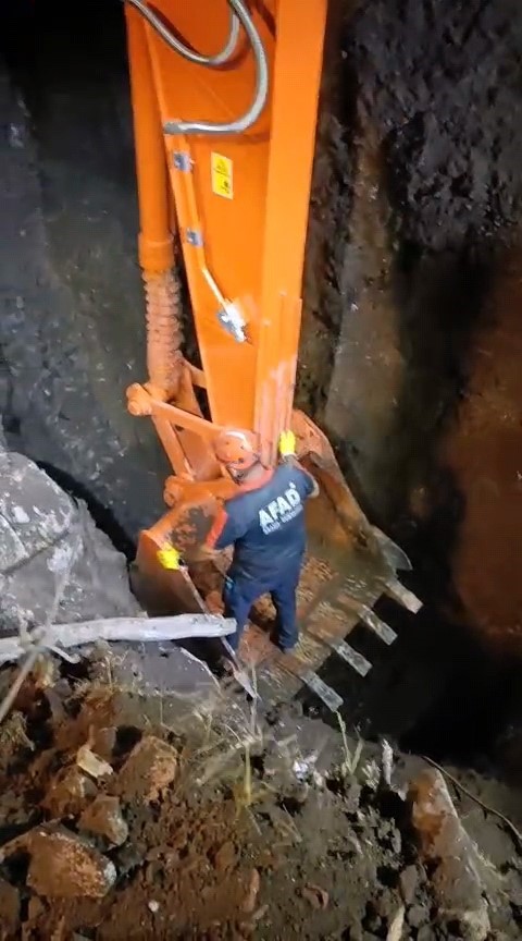 Eskişehir’deki define faciasında AFAD’ın zorlu operasyonu kamerada