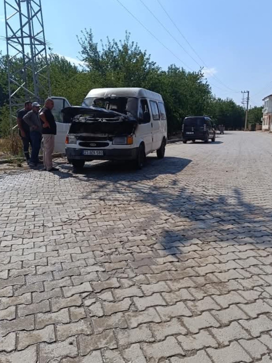Elazığ’da minibüs yangını