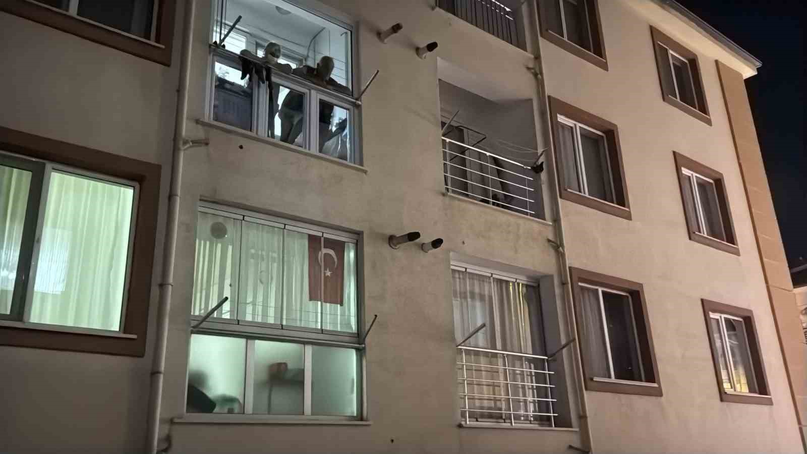 Sokağı saran ağır koku acı gerçeği ortaya çıkardı: Yaşlı adam evinde ölü bulundu