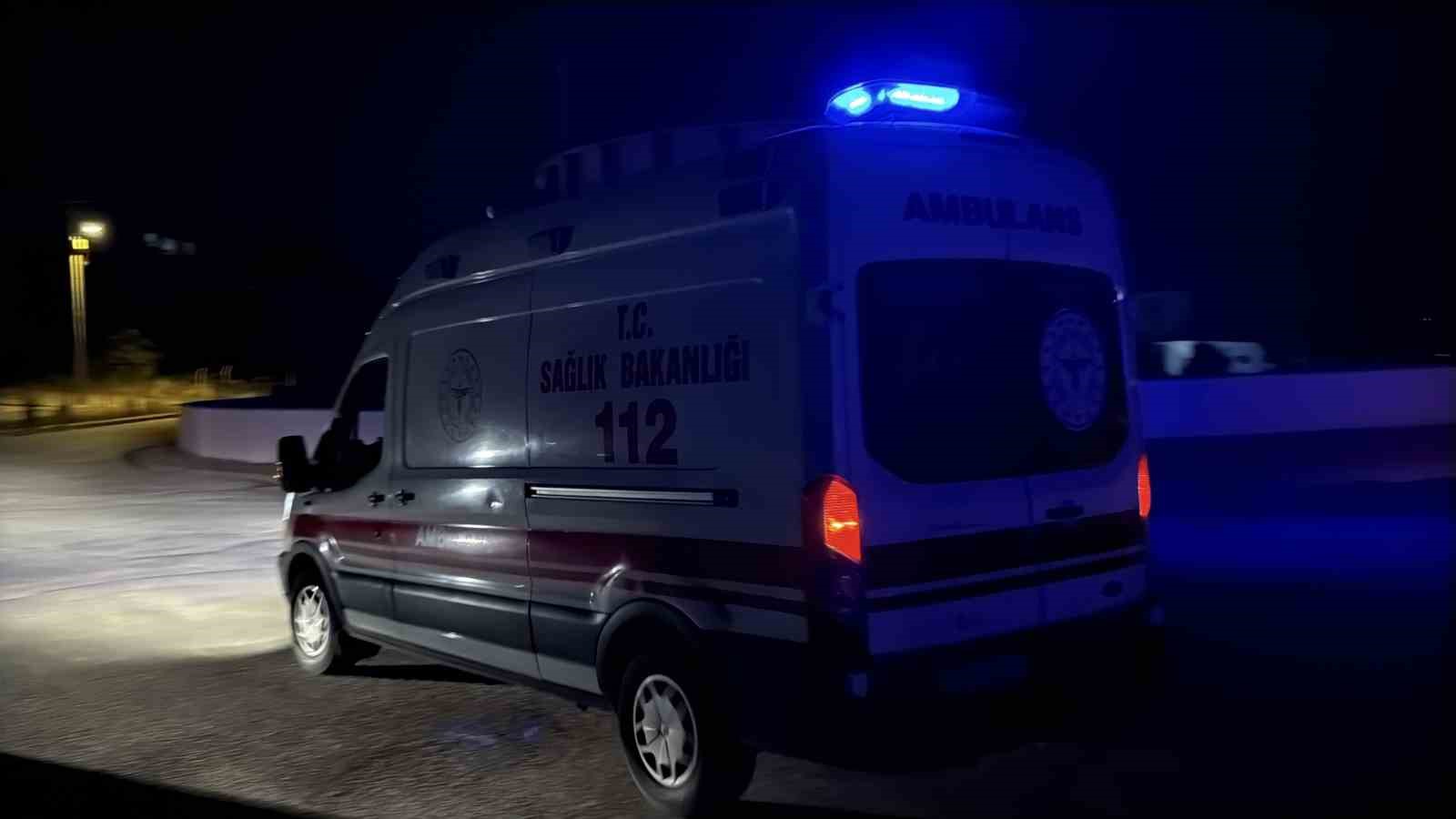 Geri manevra yaparak kaçan aracın çarptığı bekçi yaralandı