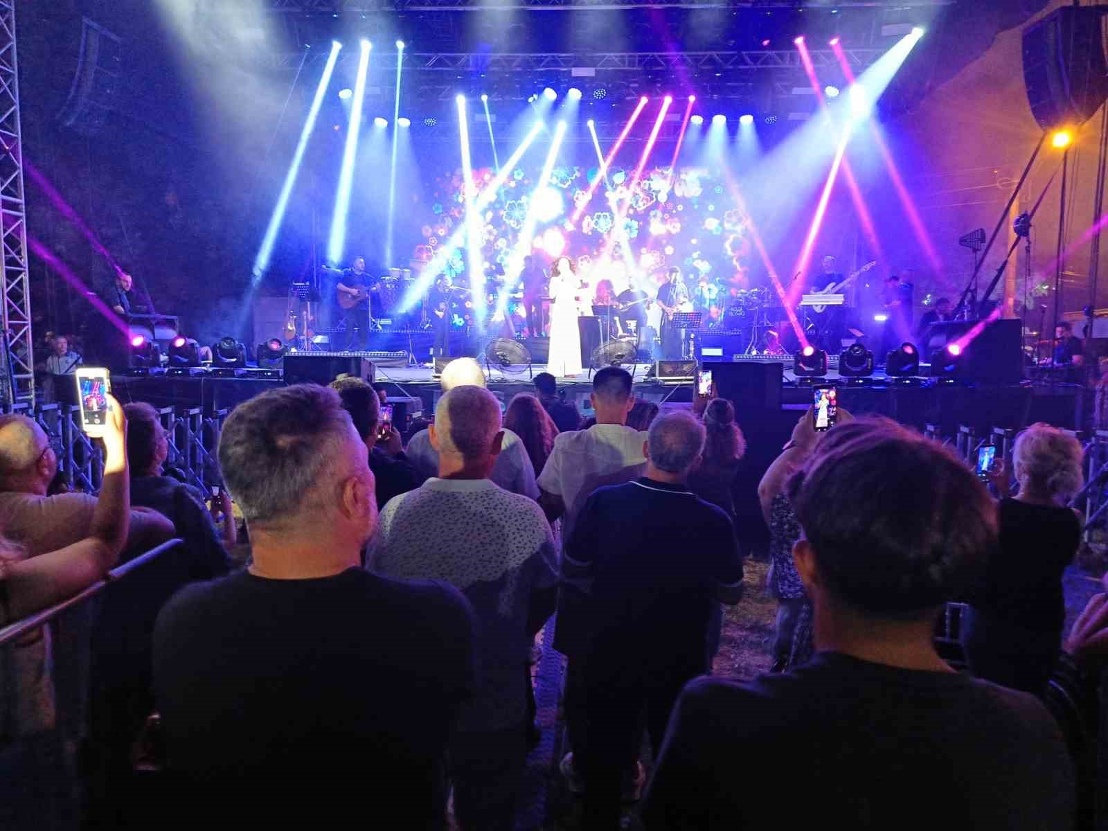 Edirne’de 665’inci Tarihi Kırkpınar Yağlı Güreş Festivali’nde Melek Mosso sahne aldı