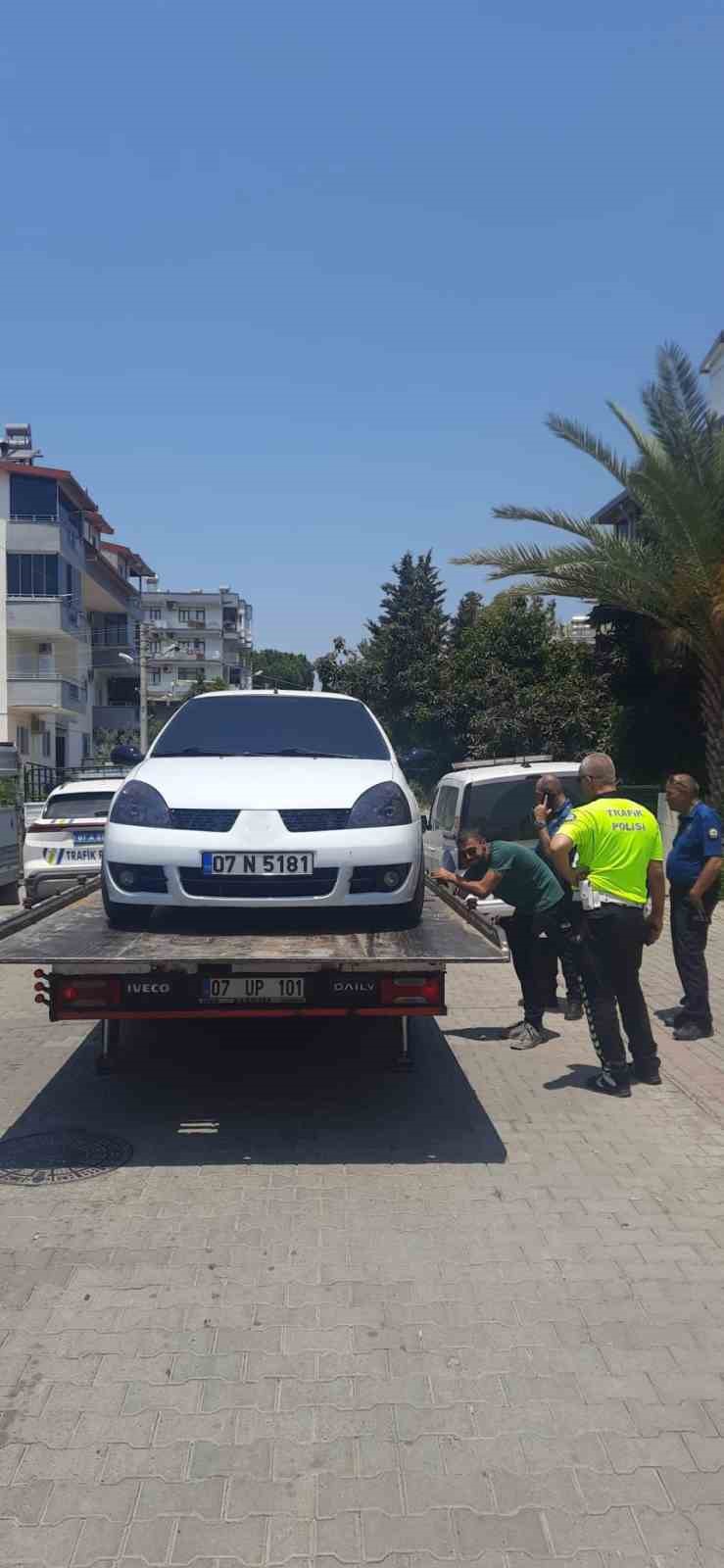 Yüksek sesle müzik açan 2 sürücüye toplam 246 bin 898 TL ceza