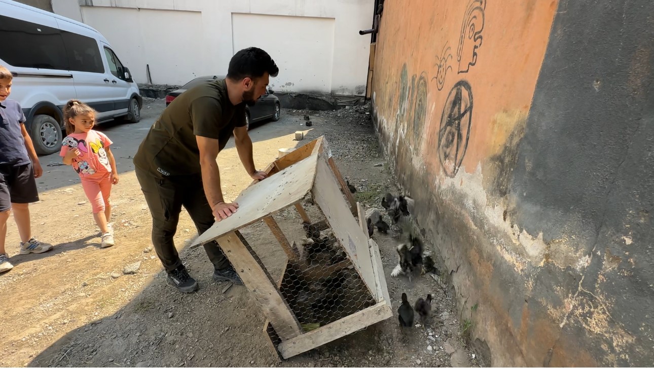 Bir belgesel izledi, hayatı değişti: Oto yıkama dükkanından tavukçuluk fabrikasına uzanan azim hikayesi