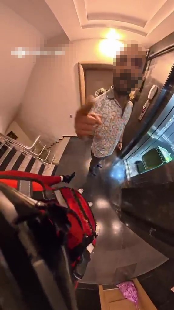 Apartman görevlisi ile kadın motokurye arasında asansör kullanımı tartışması karakolluk oldu