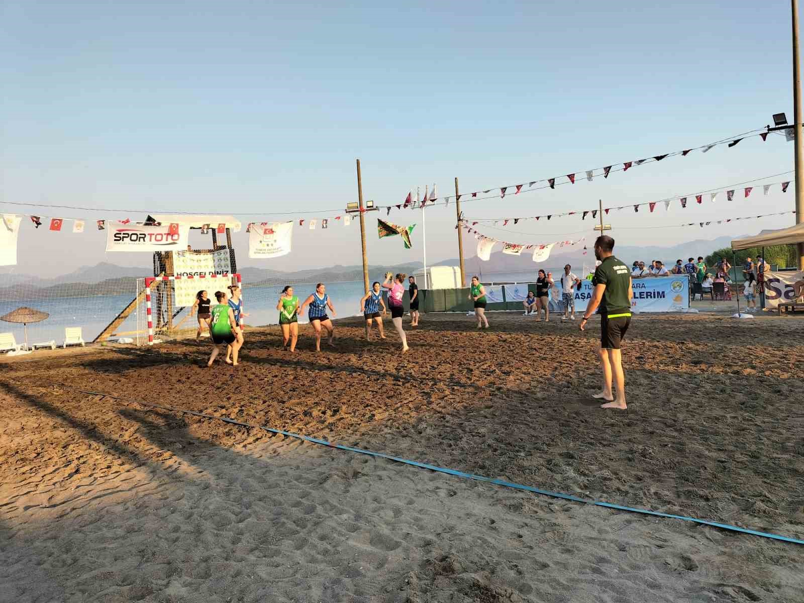 Köyceğiz’deki plaj hentbolu turnuvası, ödül töreniyle sona erdi