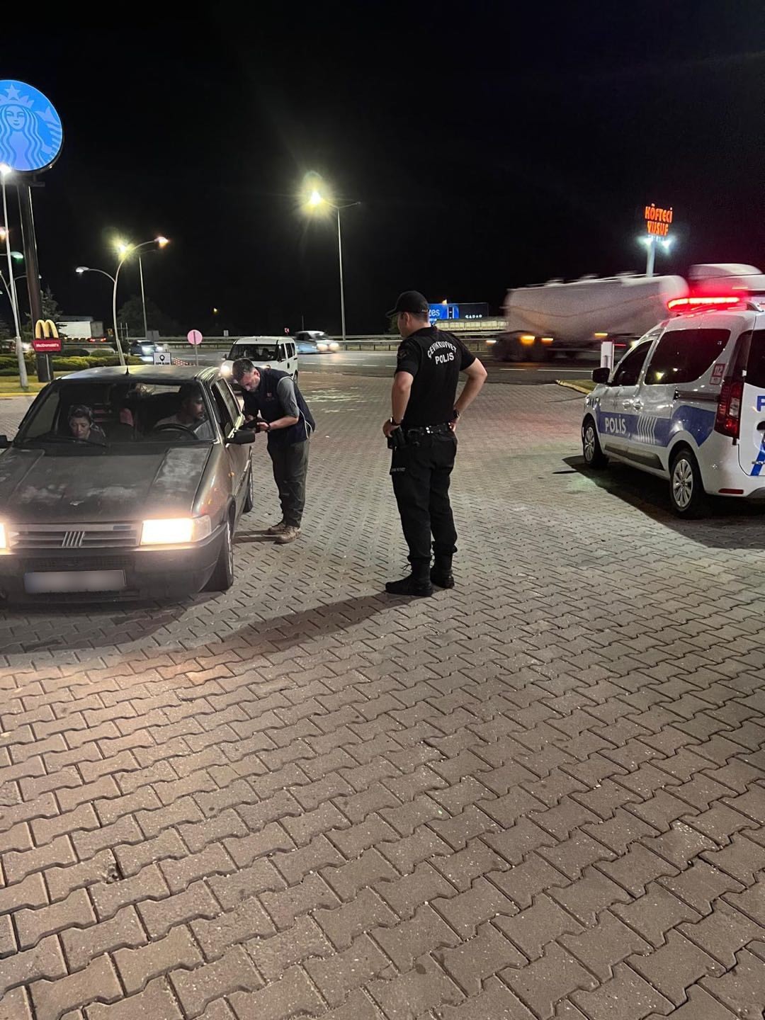 Bilecik’te 1 aranan şahıs yakalanırken 7 araç trafikten men edildi